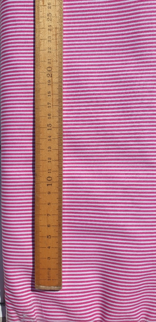 Striber. Pink/hvid 25 cm. (pr. m. 70,- kr.)