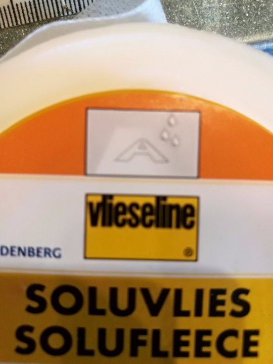 Vandopløseligt vlieseline 25 cm (pr. m. 65,-kr.)
