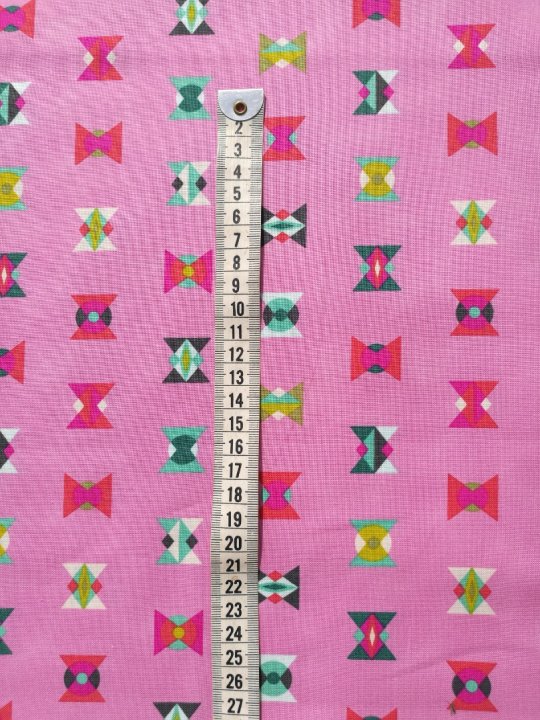 Tula Pink Arrowheads 25 cm (145,- kr. pr. meter)