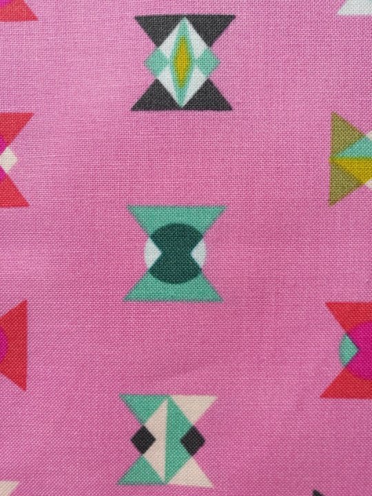 Tula Pink Arrowheads 25 cm (145,- kr. pr. meter)